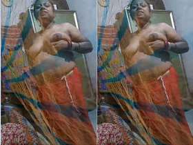 Amateur Indian bhabhi flaunts her big boobs in exclusive video