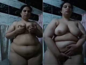 Exclusive Bhabhi flaunts her ample bosom and intimate area