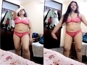 Amateur Bhabhi in Bikini Shows Off Her Moves in Exclusive Video