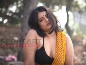 Desi bhabi and boudi take sexy photos together