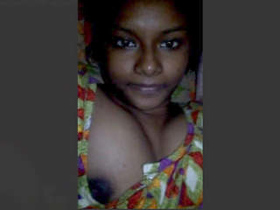 Indian girl with big boobs shows off her cuteness in a steamy video