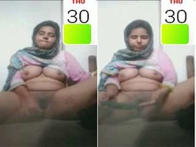 Pakistani amateur wife indulges in solo play