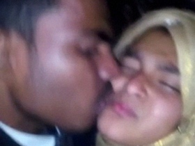 Young couple shares a steamy MMS kiss in amateur video