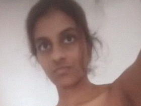 Naked Tamil girl pleasures herself with mms