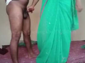 Pregnant bhabhi's shaved pussy gets fucked in MMS by hubby