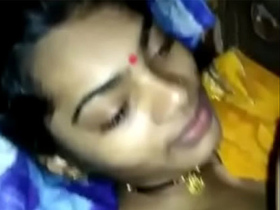 Desi bhabhi enjoys big cock in Bengali video