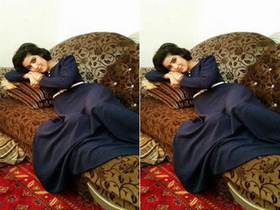 Pakistani girl gets naked in exclusive amateur video