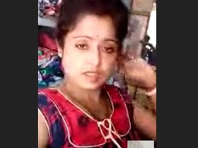 Beautiful Indian bhabhi teases her lover with her seductive moves