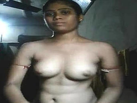 Desi babe's nude selfies in the village