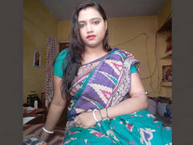 Naughty Desi bhabhi strips naked on camera