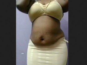 Sexy Tamil bhabhi in action