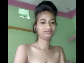 Desi NRI girl bares it all for a guy