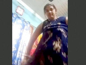 Desi wife cheats on her hubby with a sexy bhabi