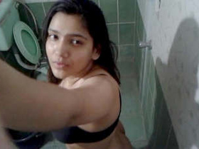 Busty Indian babe flaunts her assets in a sizzling video