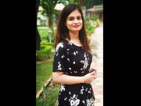 Beautiful Indian girl gets fucked in VDO
