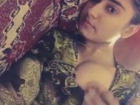 Nude Indian teenager shows off her body in a sexy video