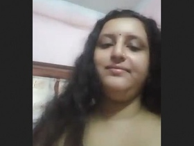 Bhabhi reveals her big boobs and pussy in a hot video