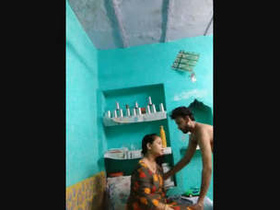 Indian beauty gives a messy oral sex and has intercourse