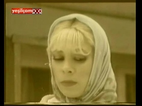 Turkish MILF Mahvettiler in 1979 porn video