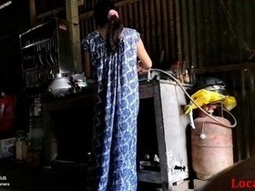 Country wife has sex while cooking in the village