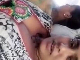 Desi Indian girl flaunts her cleavage while chatting online