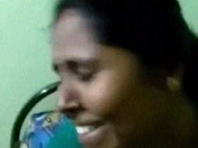 Cheating wife's nude pussy exposed in Tamil video