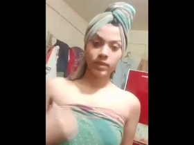 Beautiful Indian girl goes nude in a sensual video