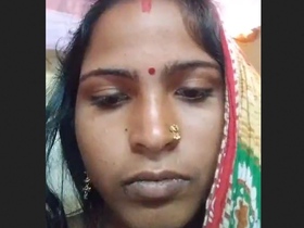 Rural Indian bhabhi masturbates with her hands