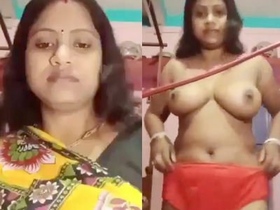 Desi bhabhi's stunning nude figure in HD video