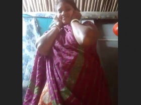 Enjoy watching a beautiful village bhabhi in unsatisfied pleasure