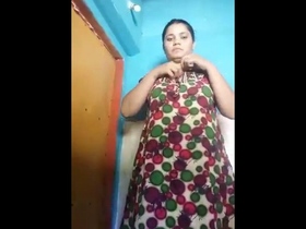 Naked Desi girl takes sexy selfies in the village
