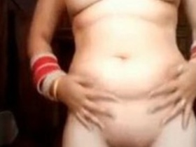 Indian Bhabhi's mustard-colored bush in a steamy video