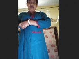 Bowie's stunning nude body on display