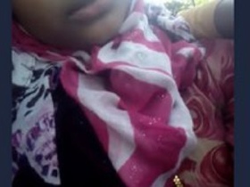 Desi Indian girl with big boobs gives oral pleasure to her boyfriend in a clip