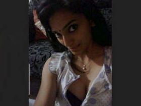 Lover secretly films Bhabhi while she bathes