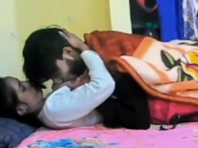 Horny junior accidentally enters OYO's room and gets a surprise