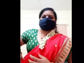 Elder Indian Marathi auntie flaunts her nude figure on webcam