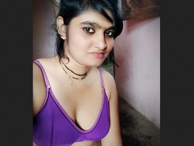 Watch a stunning Indian babe get naughty in the shower