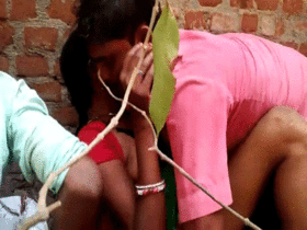 Desi slut gets fucked by group of men in outdoor sex video