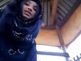 Indian hijabi teen reveals her pretty face and sexy body