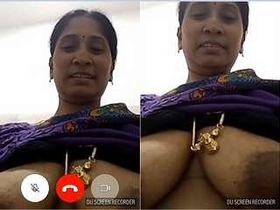 Desi bhabhi flaunts her big boobs on video call