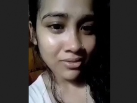 Hot girl gives a seductive performance in Banglatalk video
