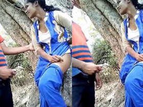Indian girl has outdoor sex with unknown partner