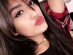 Indian American girl 18's steamy solo session