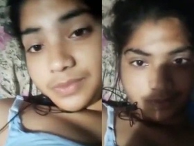 Desi teen flashing her pussy and moaning in pleasure