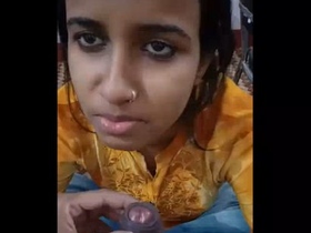 A sweet Indian girlfriend gives a nice blowjob