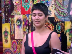 Contestent Jatana and Muskan in action