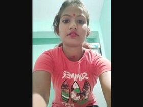 Cute Desi bhabi bares it all in a seductive video