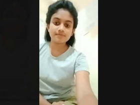 Sri Lankan girl with a cute face reveals her attractive breasts and charm to her boyfriend