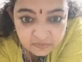 Mallu babe with big boobs and ass goes nude in solo video